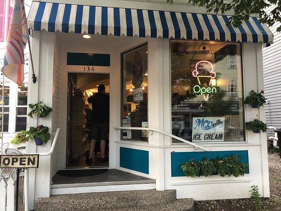 Charlie's Round the Corner Ice Dream